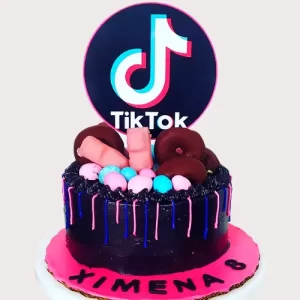 Pastel personalizado para niña - TikTok